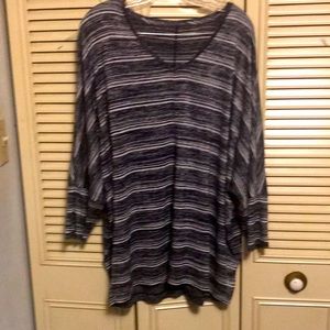 Lands and tunic black and white and shades of gray size extra large